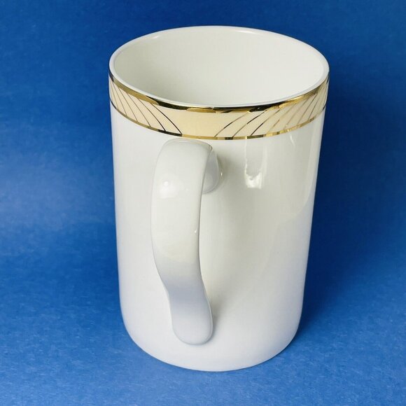 Mary Kay Golden Anniversary Bumble Bee White Gold Accent 1 Coffee Cup 12 Ounce - Picture 8 of 12